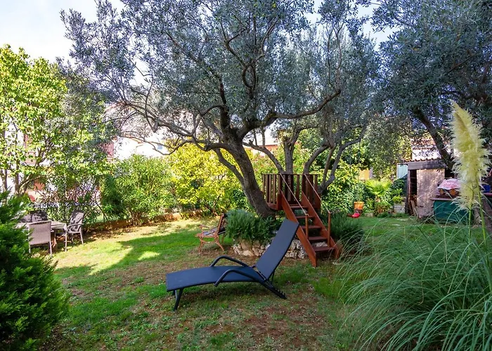 Apartman With Parking Space - 7495 Medulin